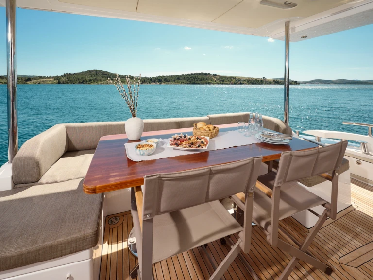 Yacht di lusso a noleggio a Trogir al miglior prezzo