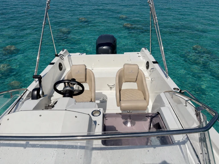 Noleggiare una Pacific Craft Pacific Craft 730 SC a Mandelieu-la-Napoule