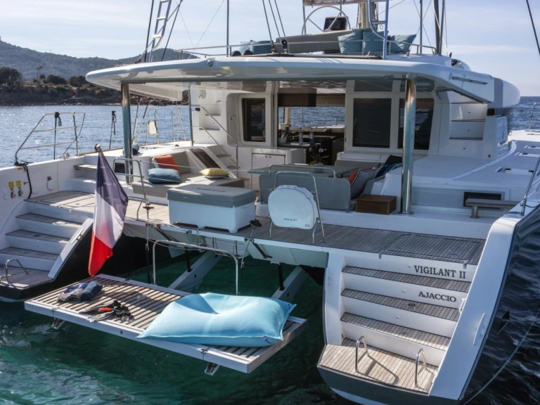 Noleggio Catamarano Lagoon con patente nautica