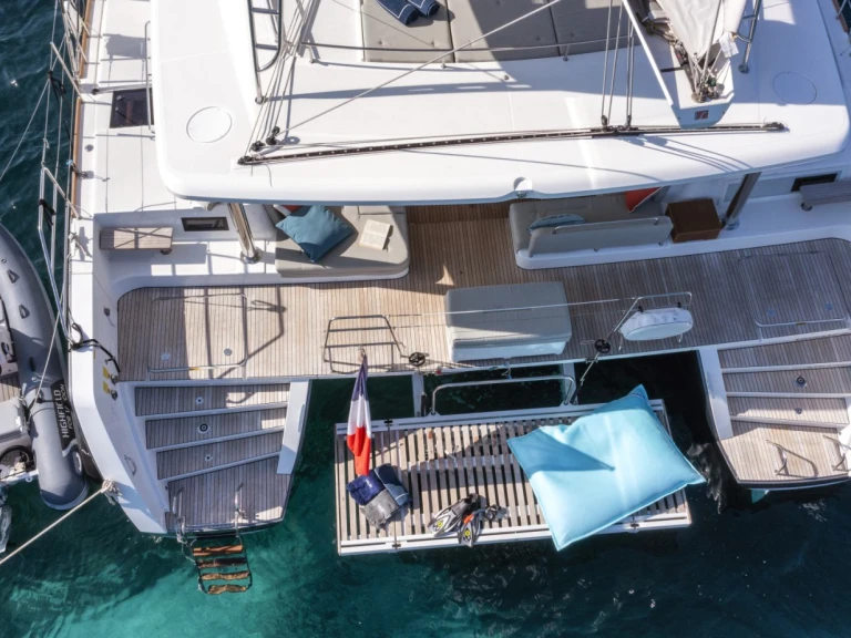 Catamarano a noleggio a Olbia Port al miglior prezzo