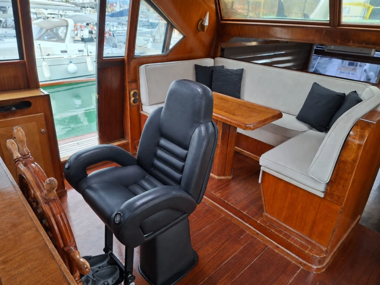 Noleggio Yacht di lusso Ingles con patente nautica