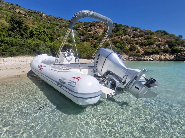 Noleggio Gommone 4XC con patente nautica