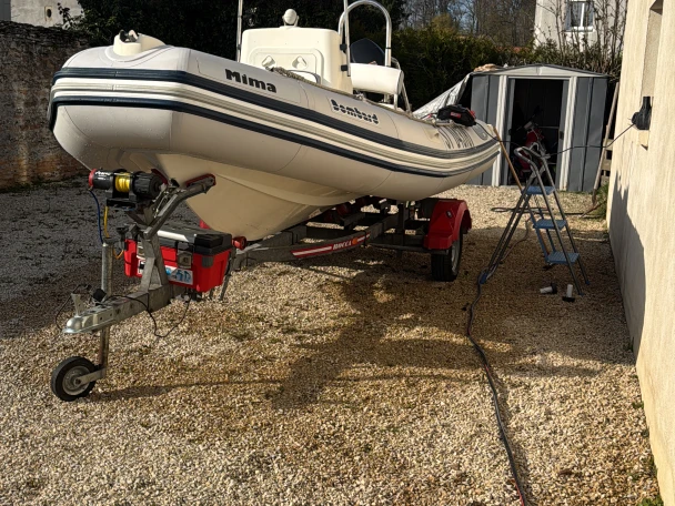 Bombard Explorer 500 SB da affittare a  Beaune