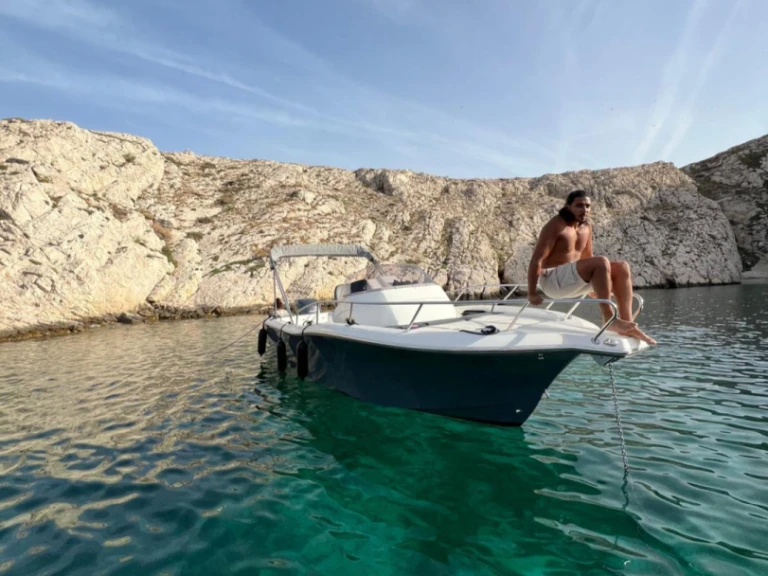 Noleggio a Marsiglia – White Shark 240 sc su SamBoat