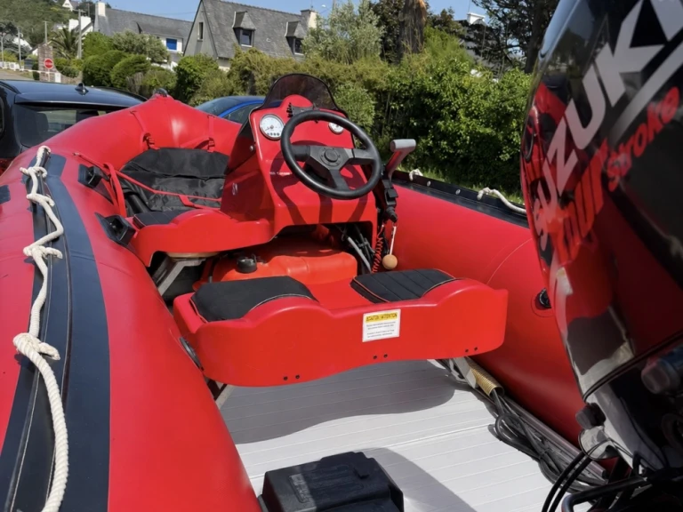 Noleggio a Erquy – Zodiac MK 2 Futura su SamBoat