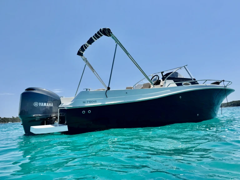 Noleggiare una Pacific Craft Pacific Craft 730 SC a Mandelieu-la-Napoule