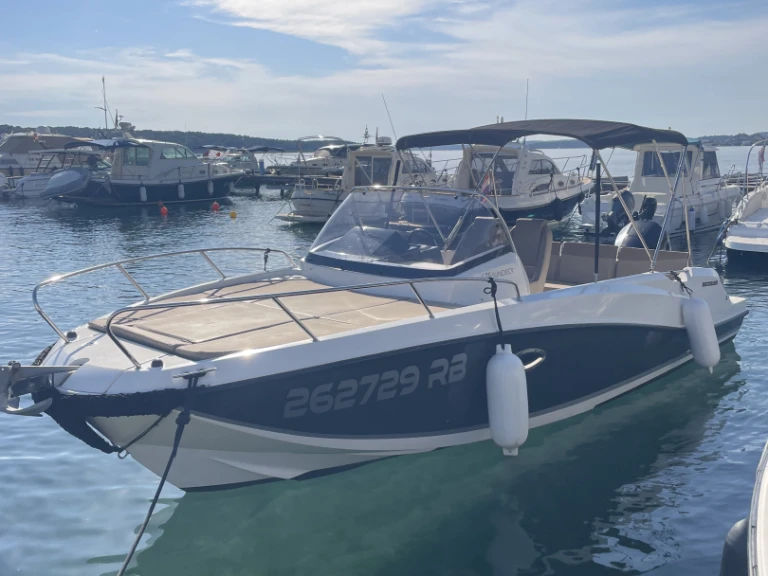 Quicksilver Activ 675 Sundeck da affittare a  Arbe