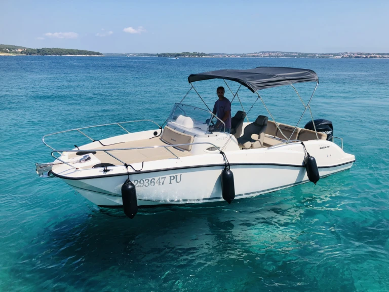 Noleggio barche Medulin economico Activ 675 Sundeck