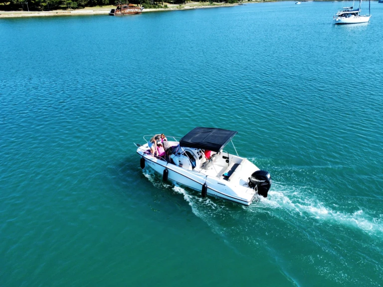 Noleggio barche Quicksilver Activ 675 Sundeck a Medulin su Samboat