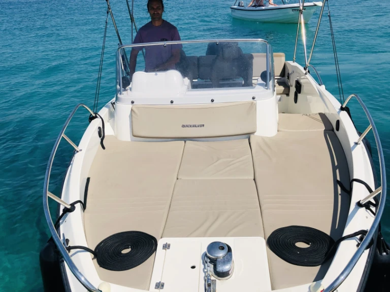 Noleggio Barca a motore con o senza skipper Quicksilver a Medulin
