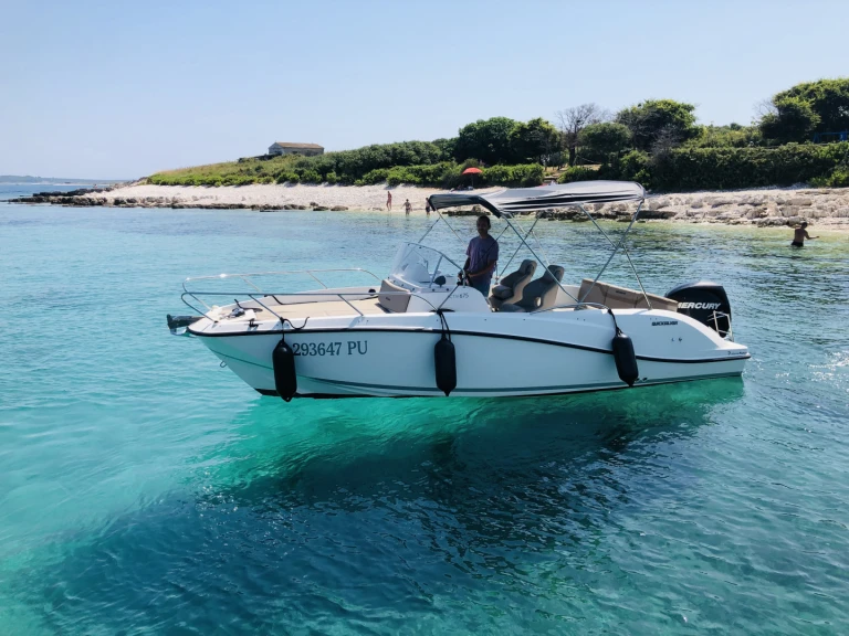 Noleggio Barca a motore Quicksilver con patente nautica