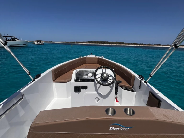 Noleggio Barca a motore Silver con patente nautica