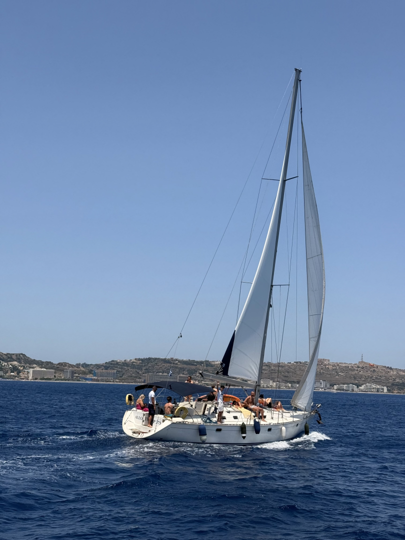 Noleggio Barca a vela Jeanneau con patente nautica