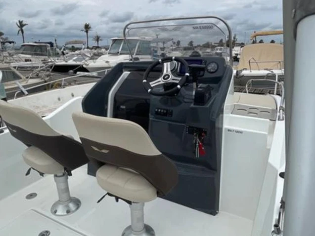Noleggio Barca a motore Bénéteau con patente nautica