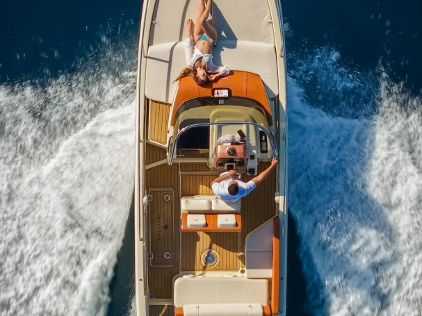 Noleggio a Mandelieu-la-Napoule – Invictus  Invictus 240 CX su SamBoat
