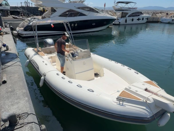 Noleggio Gommone con o senza skipper Capelli a Port Fréjus