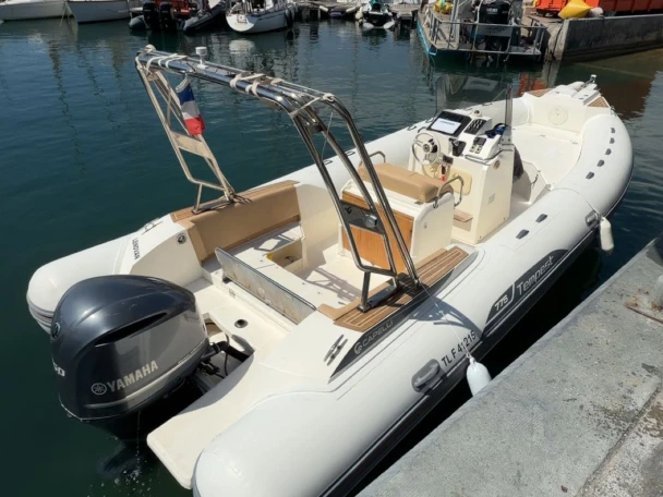 Noleggio Gommone Capelli con patente nautica