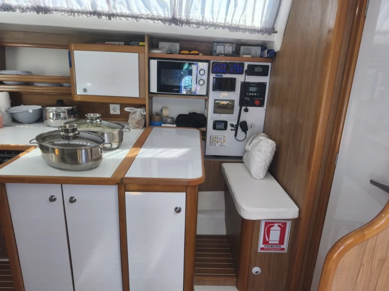 Noleggio Barca a vela con o senza skipper Ocean Yachts a Néa Michanióna