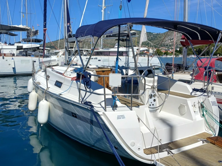 Noleggio a Trogir – Bavaria Cruiser 32 su SamBoat