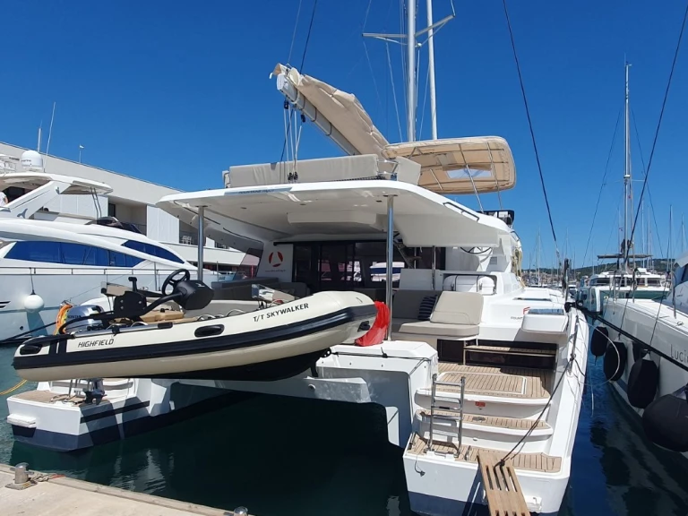 Noleggiare una Fountaine Pajot Fountaine Pajot FP 44 Quatuor - 4 + 2 cab. a Seget Donji