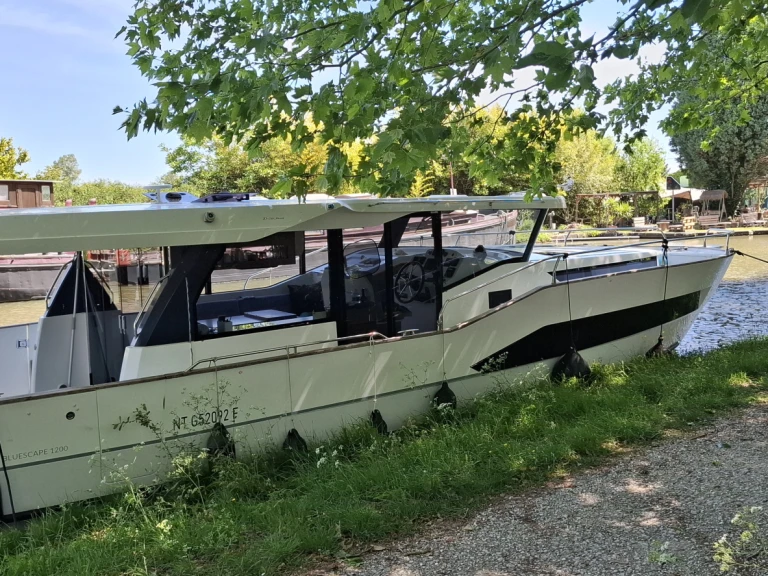 Noleggio Barca a motore Delphia con patente nautica