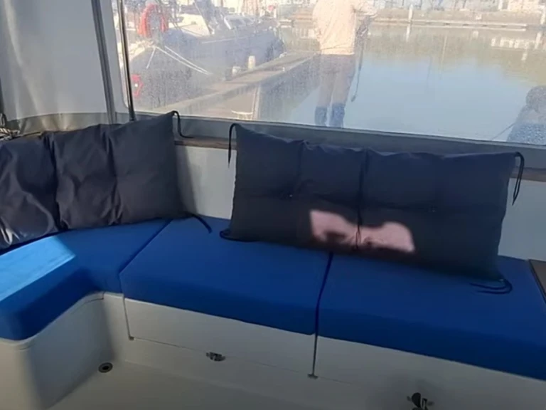 Barca a motore a noleggio a Port-Saint-Louis-du-Rhône al miglior prezzo