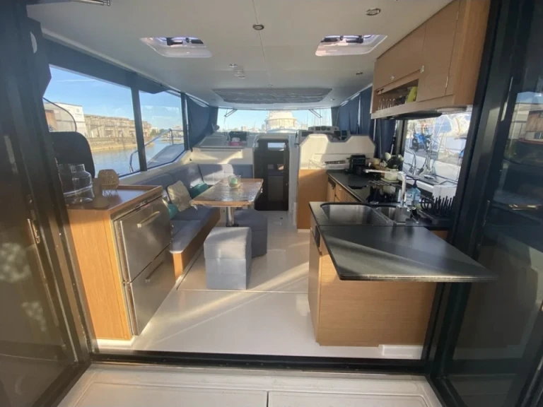Noleggiare una Delphia Delphia 1200 Bluescape a Port-Saint-Louis-du-Rhône