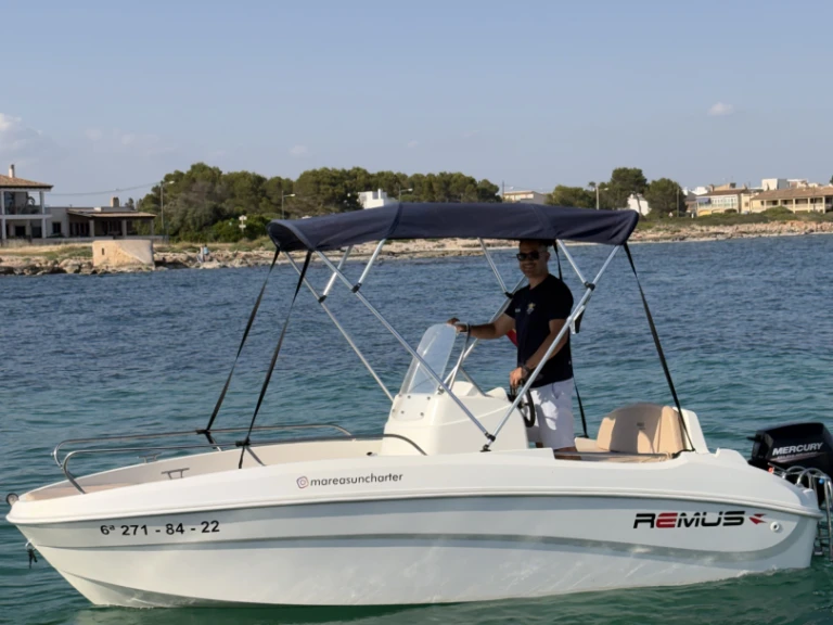 Noleggio barche s'Estanyol de Migjorn economico Remus 450 open