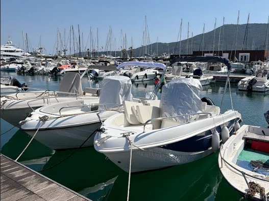 Noleggio Barca a motore con o senza skipper Trimarchi a La Spezia