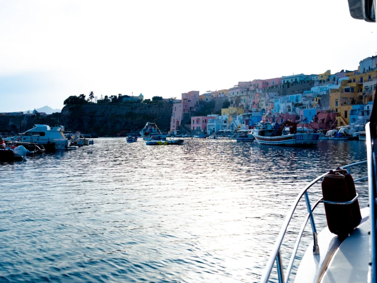 Noleggio Barca a motore con o senza skipper Cantieri tirrenia a Napoli