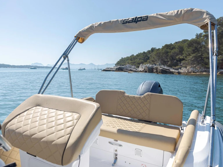 Noleggio Gommone a Mandelieu-la-Napoule – Salpa Salpa Soleil 18