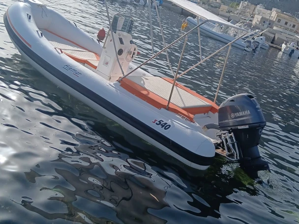 Noleggiare una Bwa Bwa 4.80 a Isola delle Femmine
