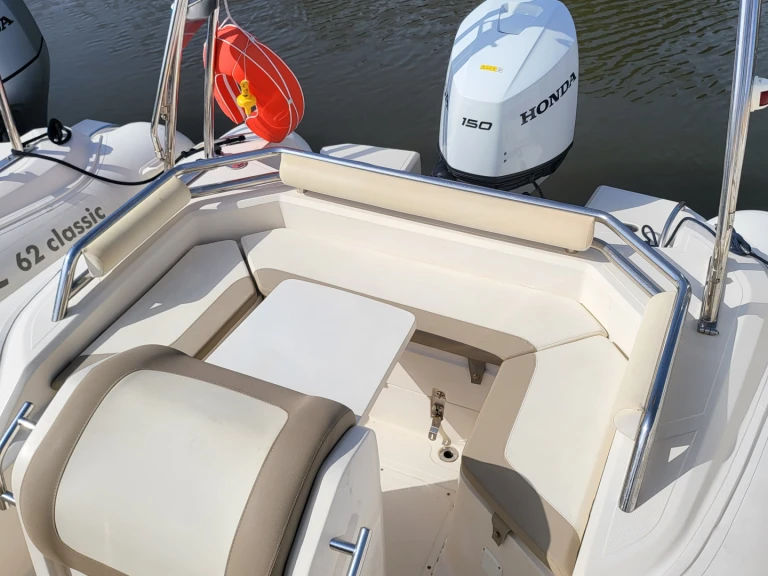 Noleggiare una Capelli Tempest 626 a Hyères