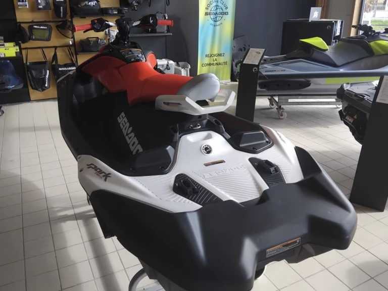 Noleggiare una Sea-Doo Spark Trixx a Capbreton