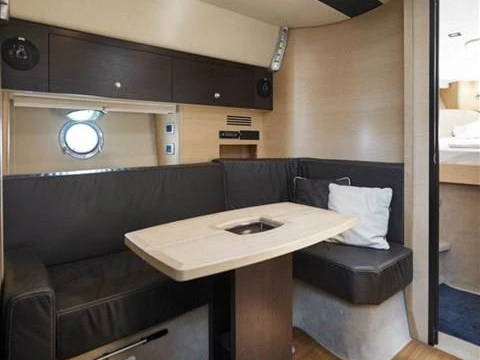 Noleggio barche Cranchi Cranchi Mediterranee 43 HT a Vlychada su Samboat