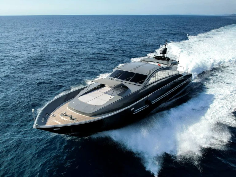 Noleggio Yacht di lusso Cantieri di Arno con patente nautica