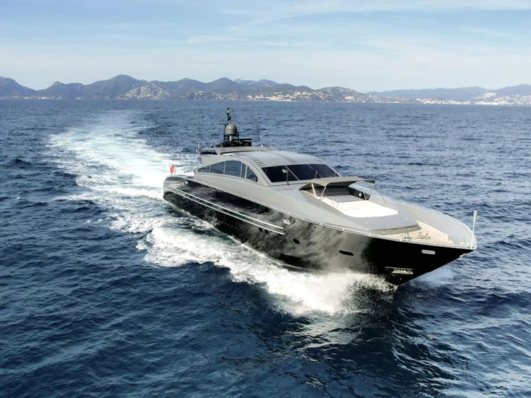 Noleggio Yacht di lusso con o senza skipper Cantieri di Arno a Cannes