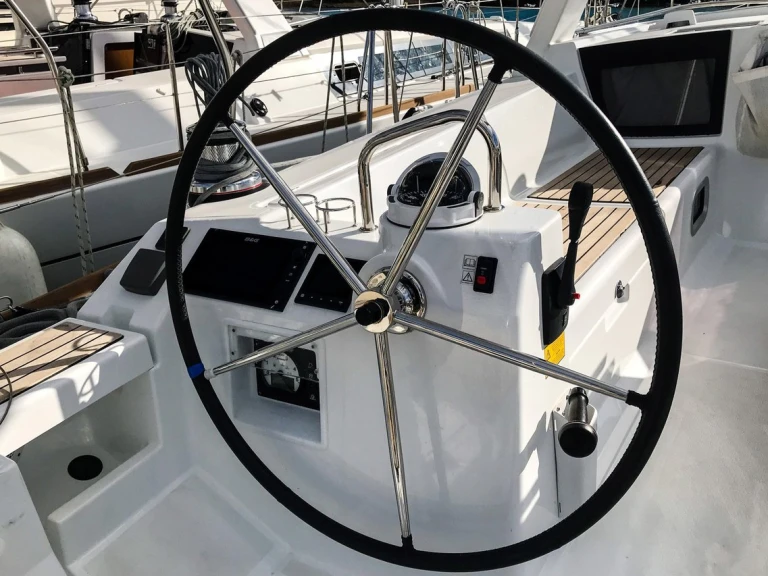 Bénéteau Oceanis 45 da affittare a  Mrčevac