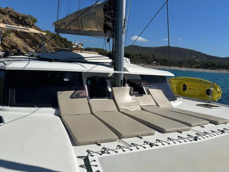 Noleggiare una Fountaine Pajot Helia 44 a Ibiza Town