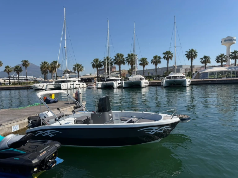Noleggio Barca a motore Yamaha con patente nautica