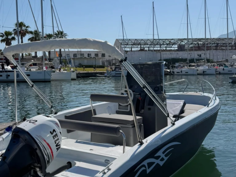Barca a motore a noleggio a Castellammare di Stabia al miglior prezzo
