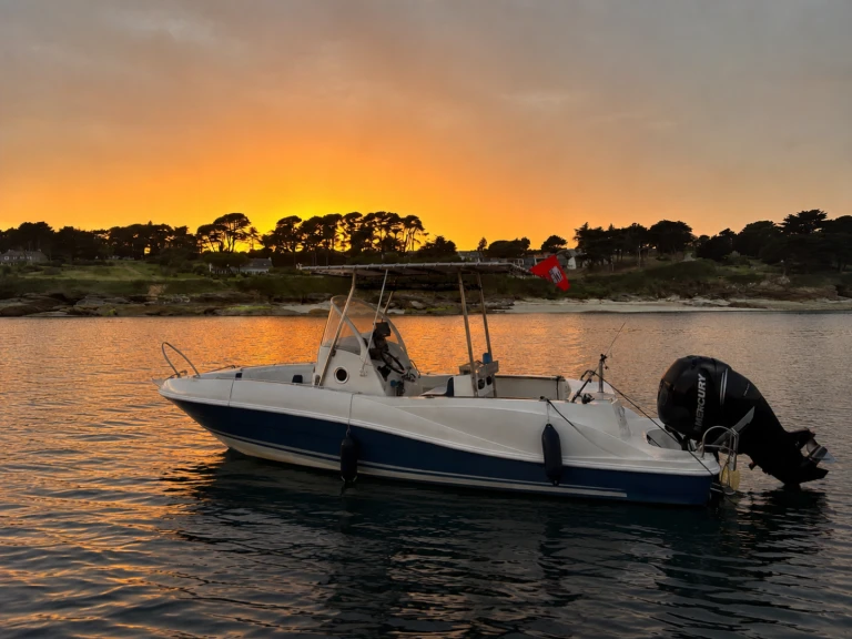 Noleggio barche Quicksilver Quicksilver 800 Commander a Lorient su Samboat