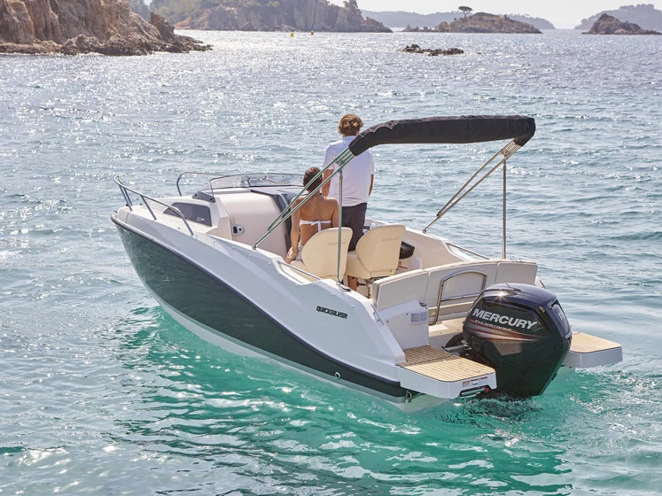 Noleggiare una Quicksilver Activ 555 Cabin a Vieux Port de Cannes
