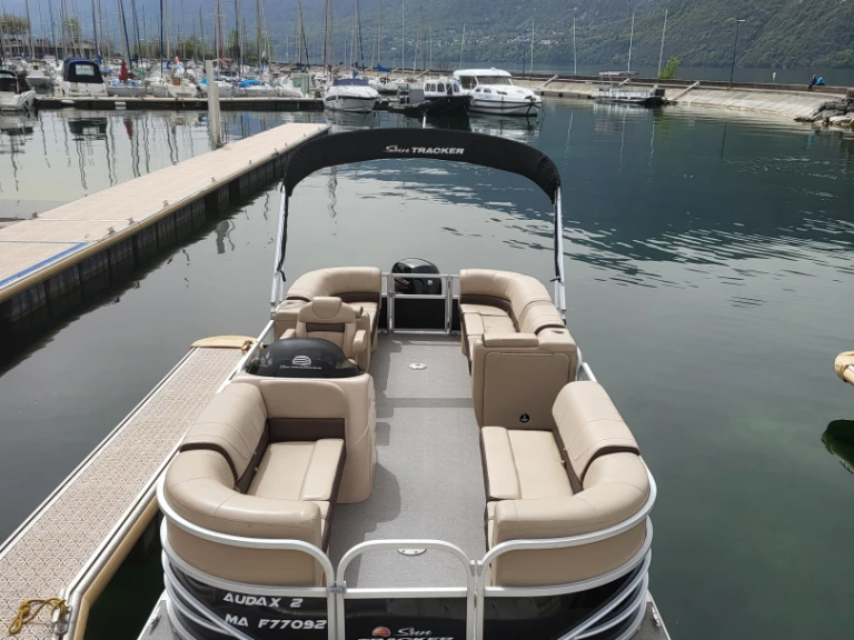 Noleggio Barca a motore con o senza skipper Tracker Marine LLC a Aix-les-Bains