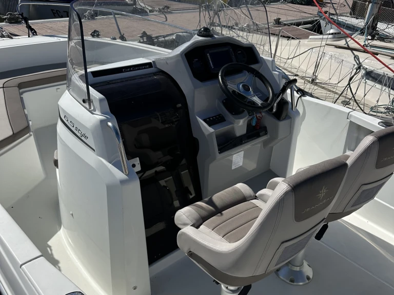 Noleggio barche Jeanneau CAP CAMARAT 6,5 CC Style a Le Havre su Samboat