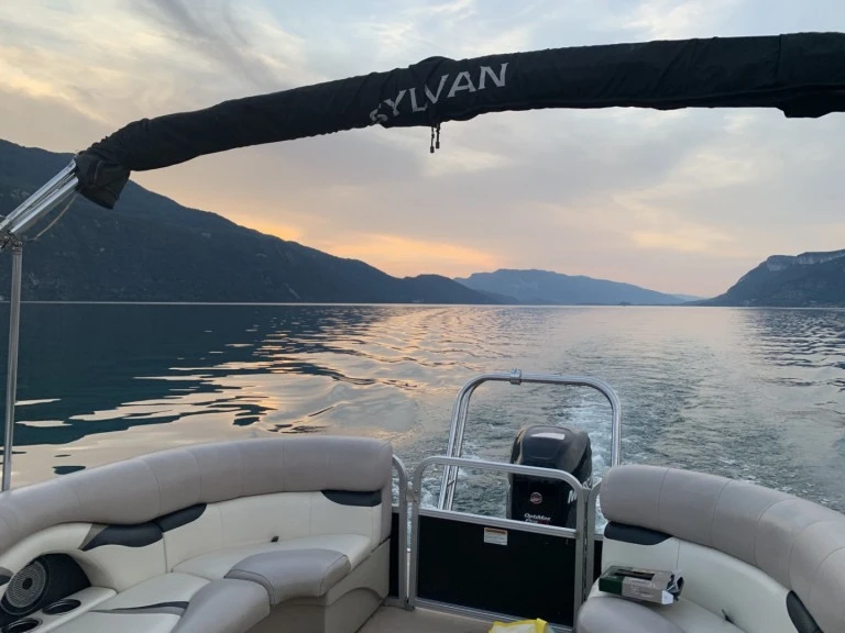 Smoker Craft Inc Sylvan Mirage Cruise da affittare a  Aix-les-Bains