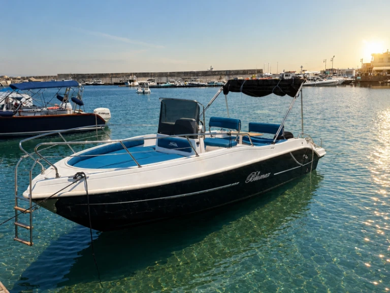 Noleggiare una Blumax Blumax 23 open a Taormina