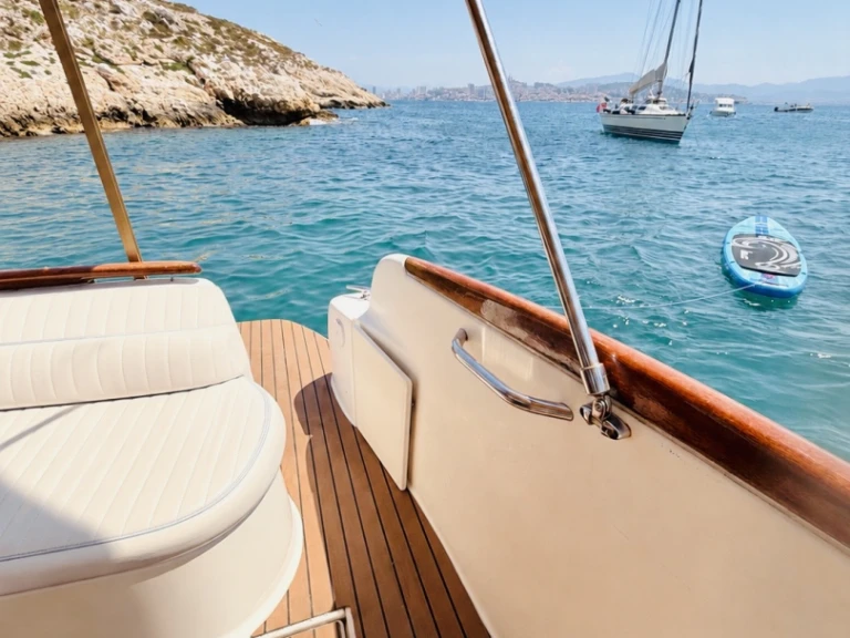 Jeanneau Leader 805 da affittare a  Marsiglia