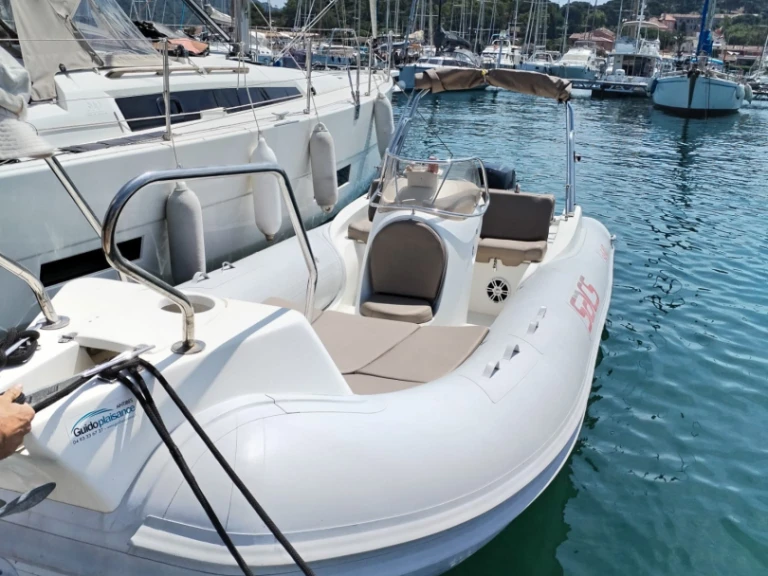 Noleggio a Les Salins d'Hyères – Sacs Sacs S 640 su SamBoat
