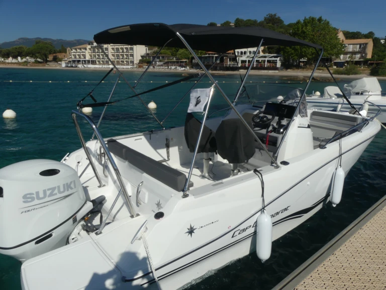 Noleggiare una Jeanneau Cap Camarat 6.5 CC Serie 3 a Porto-Vecchio